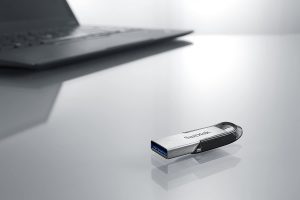 SanDisk Ultra Flair 128 GB USB 3.0 Flash Drive, Upto 150MB/s read – Black